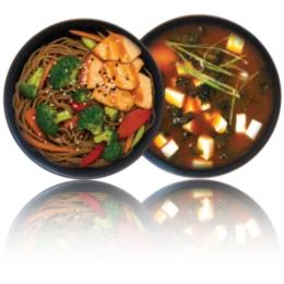 Soba-Nudeln mit Hähnchen und Gemüse in "WOK"-Sauce + "Miso"-Suppe Klassisch